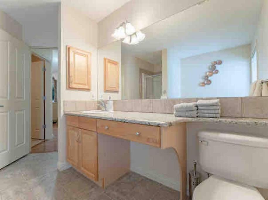 Vila 2500 Sq House In Springbank Hill Bl 261818 YYC Exteriér fotografie