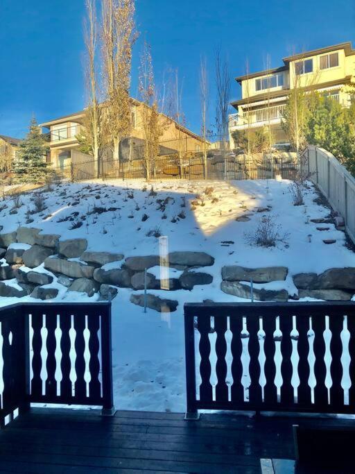 Vila 2500 Sq House In Springbank Hill Bl 261818 YYC Exteriér fotografie