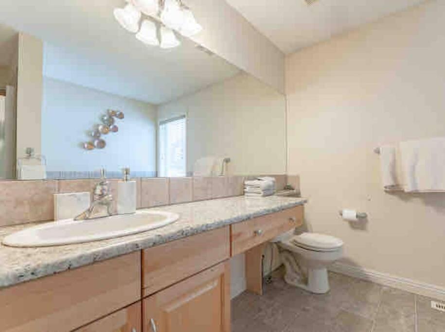 Vila 2500 Sq House In Springbank Hill Bl 261818 YYC Exteriér fotografie